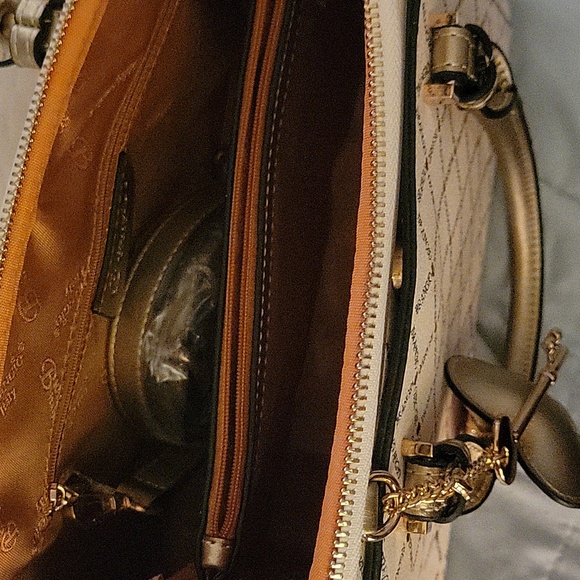 Handbag - Picture 4 of 5